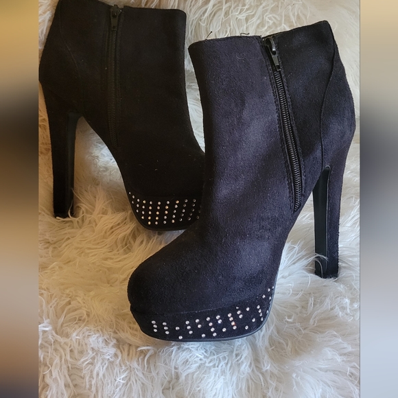 SOLD‼️Black Faux Suede Zip Up Platform Boots - Picture 1 of 4